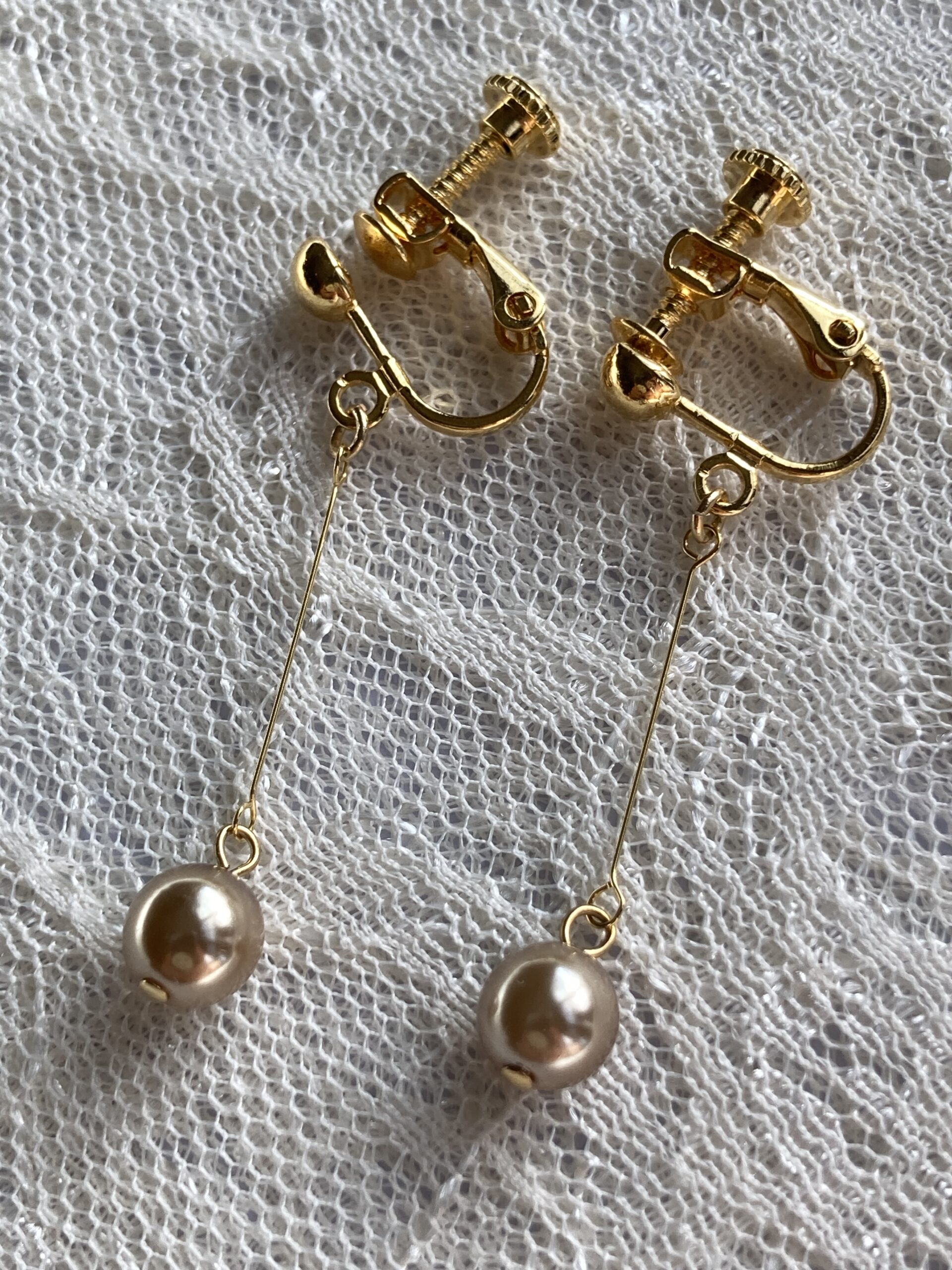 e006 揺れるロングパールイヤリング | Nevers 【公式】 通販 e006 揺れるロングパールイヤリング | Nevers 【公式】 通販