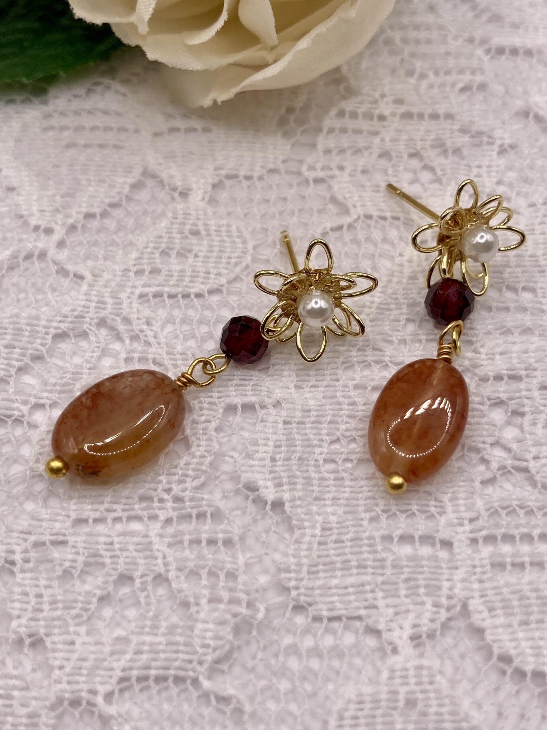 プレナイトと小粒天然石のピアス 楽天市場】ピアス プレナイトの通販