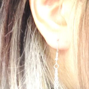 光を纏うしずくピアス/穏やかな彩りを添えて